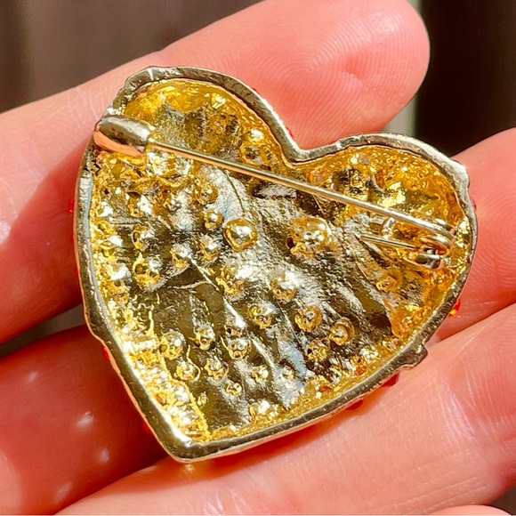 🔥2/$20 Heart Brooch Heart Pin Gift for her - Picture 4 of 4